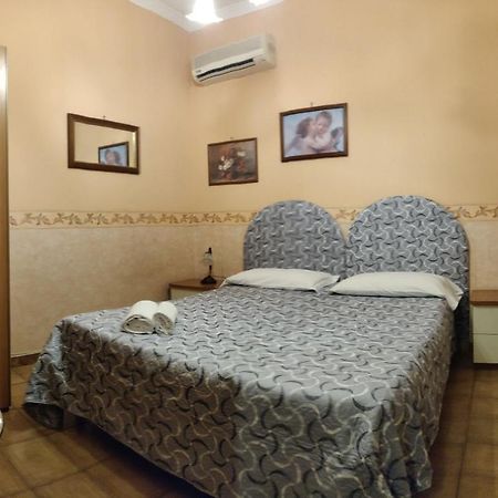 Hillary House Hotel Fiumicino Buitenkant foto