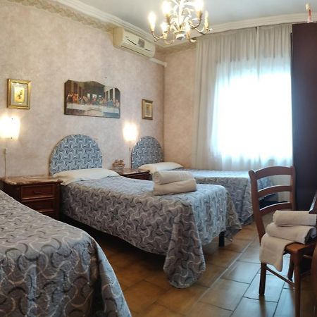 Hillary House Hotel Fiumicino Buitenkant foto