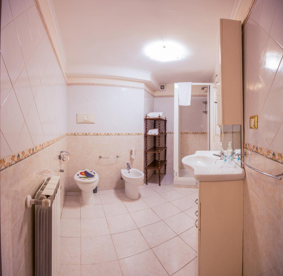 Hillary House Hotel Fiumicino Buitenkant foto
