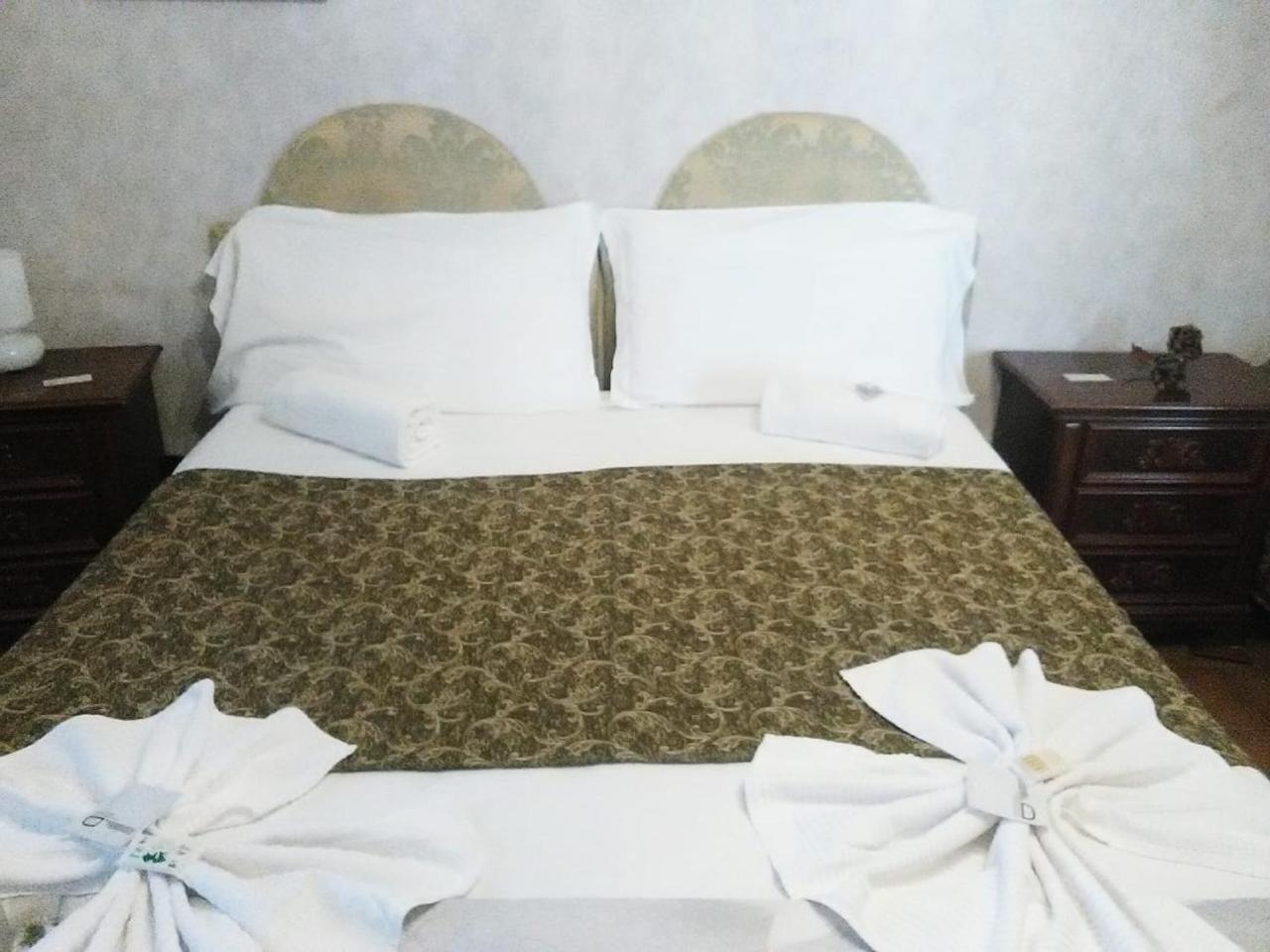 Hillary House Hotel Fiumicino Buitenkant foto
