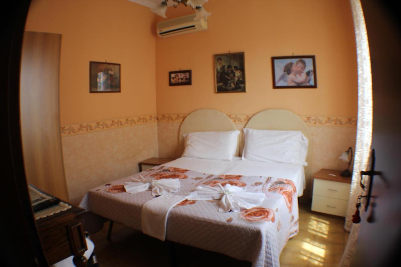 Hillary House Hotel Fiumicino Buitenkant foto