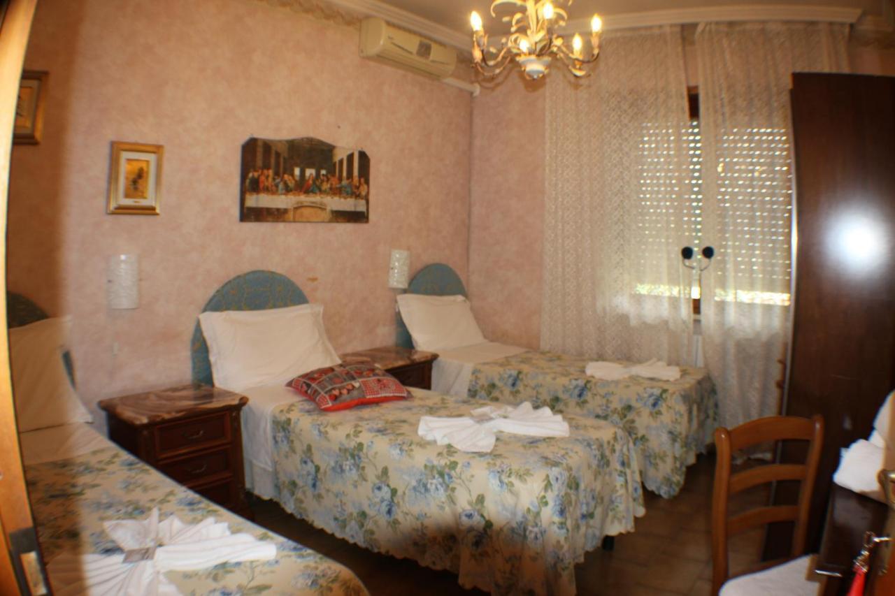 Hillary House Hotel Fiumicino Buitenkant foto